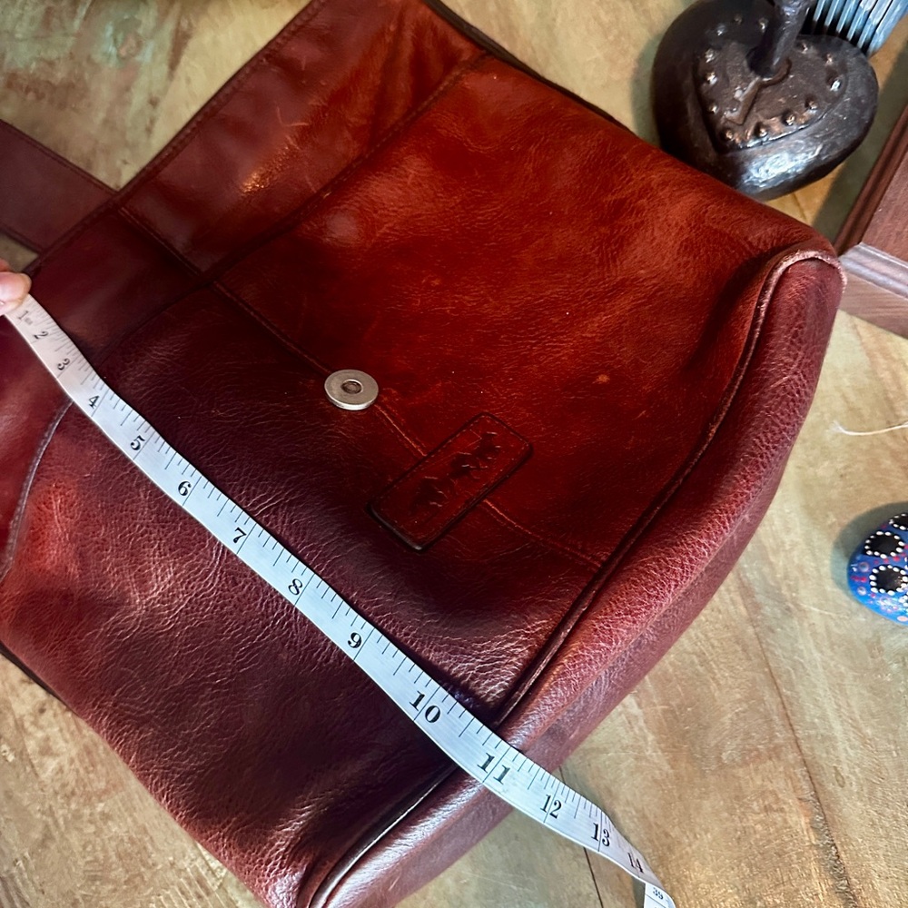 Vintage Leather Crossbody Bag - Picture 11 of 16